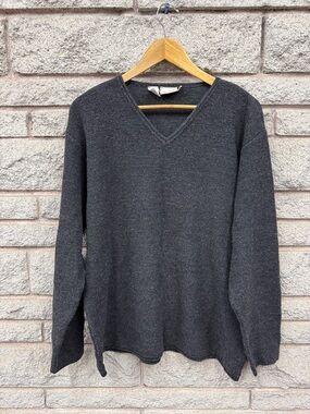 Men's V-Neck Merino Charcoal Sweater